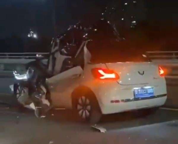 Viral Mobil Listrik Binguo EV Kecelakaan Parah sampai Atap Terlepas, Pengemudi Selamat Viral Mobil Listrik Binguo EV Kecelakaan Parah sampai Atap Terlepas, Pengemudi Selamat