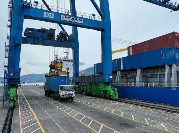 Sempat Terganggu Pasca Insiden RTG, Layanan TPK Bitung Kembali Normal Sejak Awal Juli Sempat Terganggu Pasca Insiden RTG, Layanan TPK Bitung Kembali Normal Sejak Awal Juli