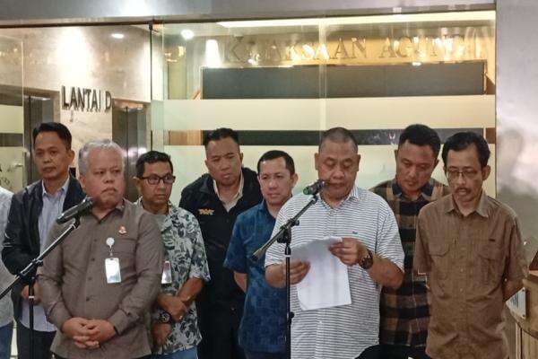 Kejagung Beberkan Awal Mula Kasus Dugaan Suap Vonis Onslag Perkara Minyak Goreng Kejagung Beberkan Awal Mula Kasus Dugaan Suap Vonis Onslag Perkara Minyak Goreng