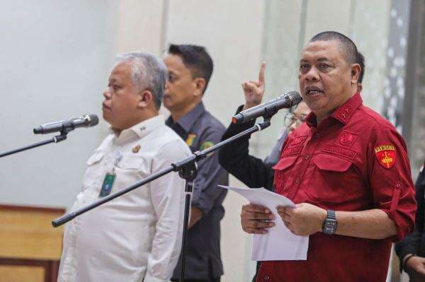 Kejagung Geledah Apartemen dan Rumah 3 Tersangka Kasus Kredit Sritex, Sita Belasan Barbuk Kejagung Geledah Apartemen dan Rumah 3 Tersangka Kasus Kredit Sritex, Sita Belasan Barbuk