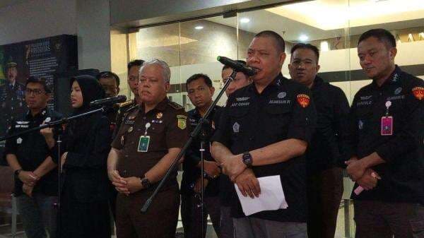 Kejagung Geledah 3 Tempat Terkait Kasus Suap Vonis Lepas Minyak Goreng, Mobil hingga Sepeda Brompton Disita Kejagung Geledah 3 Tempat Terkait Kasus Suap Vonis Lepas Minyak Goreng, Mobil hingga Sepeda Brompton Disita