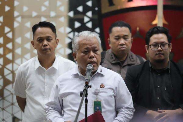 Riza Chalid Jadi Tersangka Dugaan Korupsi Pertamina, Dicari hingga Singapura Riza Chalid Jadi Tersangka Dugaan Korupsi Pertamina, Dicari hingga Singapura