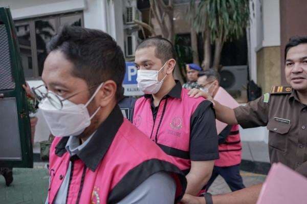 9 Tersangka Korupsi Minyak Pertamina Dilimpahkan ke Pengadilan, segera Disidang 9 Tersangka Korupsi Minyak Pertamina Dilimpahkan ke Pengadilan, segera Disidang