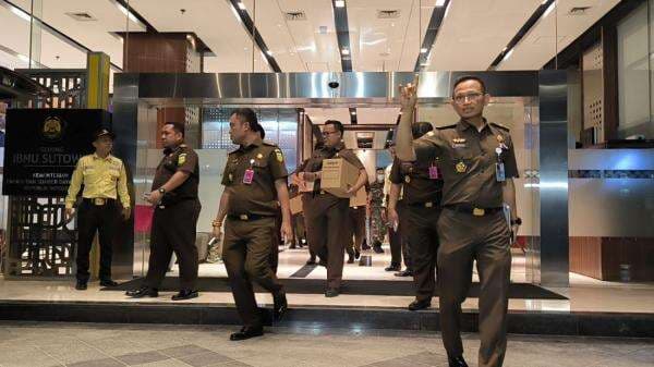 Kejagung Sita 9 Kardus Arsip Usai Geledah Ditjen Migas Selama 6 Jam Kejagung Sita 9 Kardus Arsip Usai Geledah Ditjen Migas Selama 6 Jam