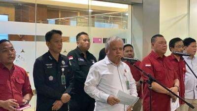 Kejagung Langsung Tahan 2 Tersangka Baru Kasus Korupsi Pertamina Rugikan Negara Rp193 Triliun Kejagung Langsung Tahan 2 Tersangka Baru Kasus Korupsi Pertamina Rugikan Negara Rp193 Triliun