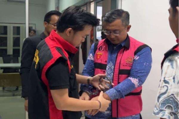 Kejari Pringsewu Tetapkan 2 Tersangka Korupsi Bimtek Peningkatan Wawasan Kebangsaan Kejari Pringsewu Tetapkan 2 Tersangka Korupsi Bimtek Peningkatan Wawasan Kebangsaan