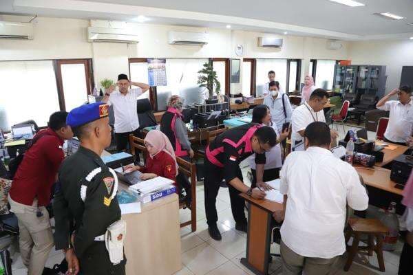 Kejati Geledah Kantor Dindik Jatim Usut Dugaan Korupsi Dana Hibah SMK Rp65 Miliar Kejati Geledah Kantor Dindik Jatim Usut Dugaan Korupsi Dana Hibah SMK Rp65 Miliar