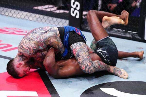 Kejutan di UFC London: Sean Brady Tumbangkan Leon Edwards dengan Kuncian Maut! Kejutan di UFC London: Sean Brady Tumbangkan Leon Edwards dengan Kuncian Maut!