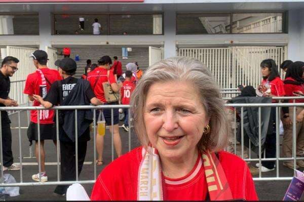 Keluarga Oratmangoen Datang ke SUGBK, Ibunda Prediksi Timnas Indonesia Menang 2-1! Keluarga Oratmangoen Datang ke SUGBK, Ibunda Prediksi Timnas Indonesia Menang 2-1!