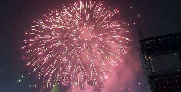 Kembang Api Hiasi Langit pada Penutupan Jakarta Fair 2025 Kembang Api Hiasi Langit pada Penutupan Jakarta Fair 2025