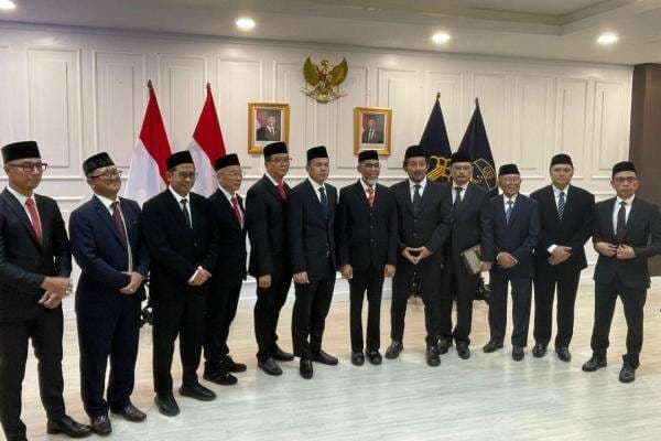 Kemenkum Lantik 10 Komisioner LMKN 2025-2028, Termasuk Marcell Siahaan dan Makki Ungu Kemenkum Lantik 10 Komisioner LMKN 2025-2028, Termasuk Marcell Siahaan dan Makki Ungu