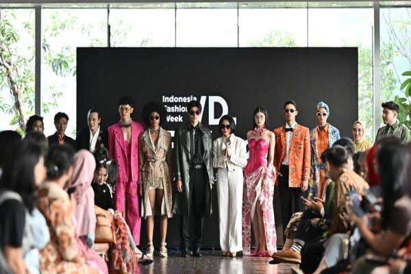 Kemenparekraf Dukung Indonesia Fashion Week 2025, Usung Tema Ronakultura Jakarta Kemenparekraf Dukung Indonesia Fashion Week 2025, Usung Tema Ronakultura Jakarta