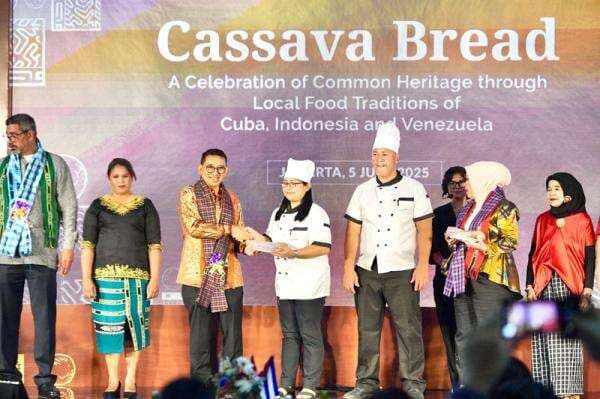 Fadli Zon Angkat Nilai Luhur Pangan Lokal Roti Singkong bersama Kuba dan Venezuela Fadli Zon Angkat Nilai Luhur Pangan Lokal Roti Singkong bersama Kuba dan Venezuela
