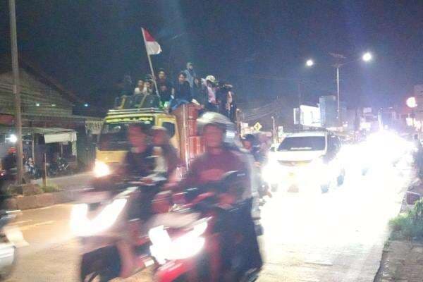 Kemeriahan Malam Takbiran di Jalur Mudik Pantura Karawang Kemeriahan Malam Takbiran di Jalur Mudik Pantura Karawang