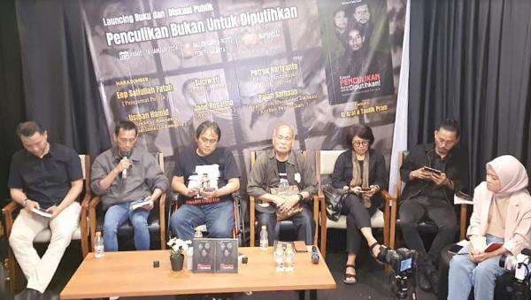 Kenang Jasa 13 Aktivis Hilang, Taufik Pram: Tanpa Perjuangan Mereka Kita Tak Bisa Kumpul-Kumpul Kenang Jasa 13 Aktivis Hilang, Taufik Pram: Tanpa Perjuangan Mereka Kita Tak Bisa Kumpul-Kumpul