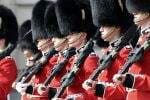 Kenapa Royal Guard di Istana Buckingham Inggris Tidak Boleh Tertawa saat Berjaga? Kenapa Royal Guard di Istana Buckingham Inggris Tidak Boleh Tertawa saat Berjaga?
