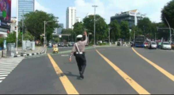 Momen Khidmat di Tugu Tani, Kendaraan Berhenti Serentak saat Detik-detik Proklamasi Momen Khidmat di Tugu Tani, Kendaraan Berhenti Serentak saat Detik-detik Proklamasi