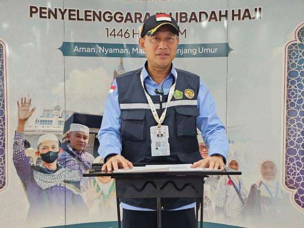 Hindari Pembongkaran Koper Bagasi, Jamaah Haji Diimbau Tak Bawa Air Zamzam ke Indonesia Hindari Pembongkaran Koper Bagasi, Jamaah Haji Diimbau Tak Bawa Air Zamzam ke Indonesia