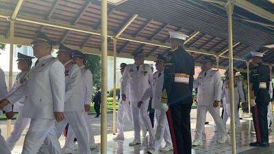 Usai Kirab dari Monas, Para Kepala Daerah Tiba di Istana untuk Dilantik Usai Kirab dari Monas, Para Kepala Daerah Tiba di Istana untuk Dilantik
