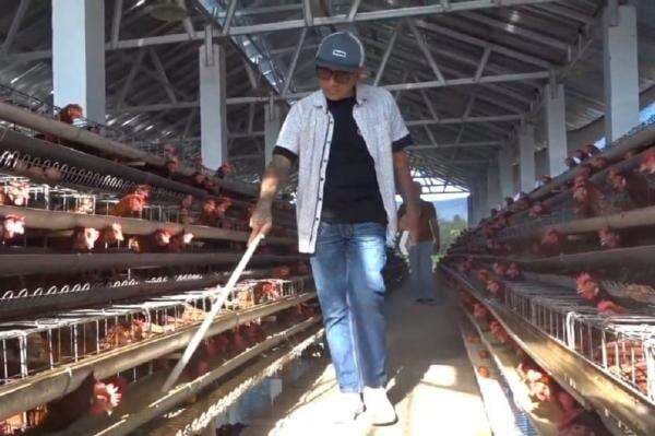 Viral Kades Yakuza Gaya Nyentrik di Banjarnegara, Ubah Desa Jadi Lumbung Miliaran Rupiah Viral Kades Yakuza Gaya Nyentrik di Banjarnegara, Ubah Desa Jadi Lumbung Miliaran Rupiah