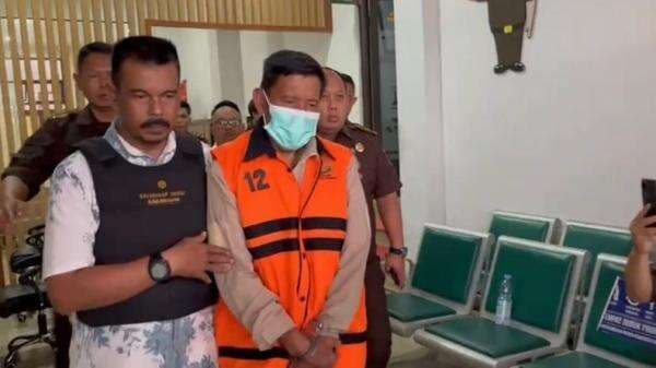 Ditetapkan Tersangka Korupsi Pemeliharaan Truk Sampah, Kepala DLH Sukabumi Ditahan Ditetapkan Tersangka Korupsi Pemeliharaan Truk Sampah, Kepala DLH Sukabumi Ditahan