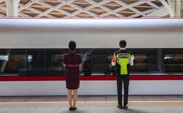 Jangan Panik! Tiket Whoosh Tetap Berlaku Meski Ketinggalan Kereta Jangan Panik! Tiket Whoosh Tetap Berlaku Meski Ketinggalan Kereta