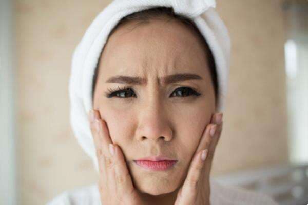 Kebiasaan Mengerutkan Dahi Bikin Kulit Cepat Keriput Kebiasaan Mengerutkan Dahi Bikin Kulit Cepat Keriput