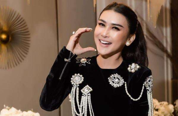 Kesal Dituduh Ani-Ani, Bebizie Pamer Kebun Sawit hingga Bisnis Logistik Kesal Dituduh Ani-Ani, Bebizie Pamer Kebun Sawit hingga Bisnis Logistik