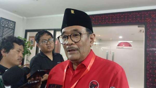 Djarot Buka Suara soal Peluang Jokowi jadi Caketum PSI: Kita Nggak Ngurus, Silakan Saja Djarot Buka Suara soal Peluang Jokowi jadi Caketum PSI: Kita Nggak Ngurus, Silakan Saja