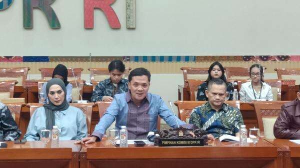 Komisi III DPR Sebut Polri Jadi Institusi Paling Responsif Tindaklanjuti Aduan Masyarakat Komisi III DPR Sebut Polri Jadi Institusi Paling Responsif Tindaklanjuti Aduan Masyarakat