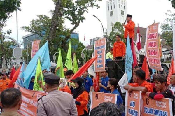 Buruh Sumut Ancam Demo Tiap Pekan, Desak Bobby Nasution Naikkan UMP-UMK 2026 Buruh Sumut Ancam Demo Tiap Pekan, Desak Bobby Nasution Naikkan UMP-UMK 2026