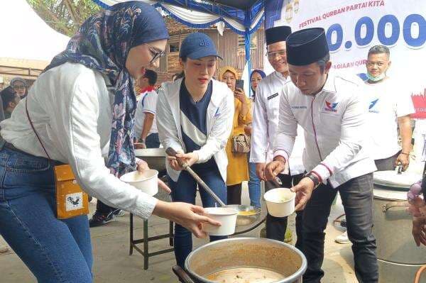 Angela Tanoesoedibjo Ikut Masak hingga Makan Bareng Warga di Momen Iduladha Angela Tanoesoedibjo Ikut Masak hingga Makan Bareng Warga di Momen Iduladha