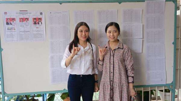Ketum Perindo Angela Tanoesoedibjo Mencoblos di TPS 07 Gondangdia Menteng Ketum Perindo Angela Tanoesoedibjo Mencoblos di TPS 07 Gondangdia Menteng