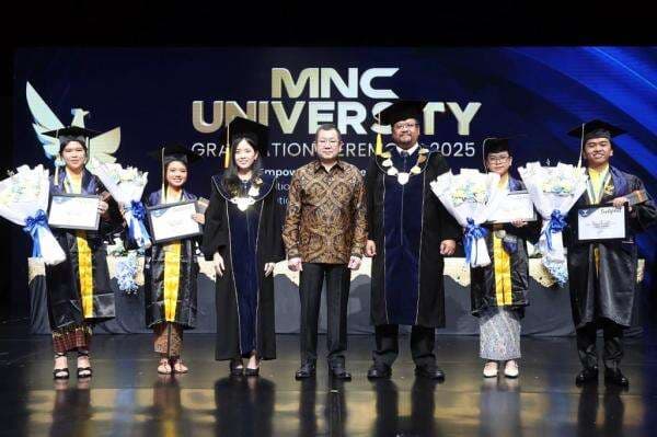 Hary Tanoesoedibjo dan Jessica Tanoesoedibjo Hadiri Wisuda ke-3 MNC University Hary Tanoesoedibjo dan Jessica Tanoesoedibjo Hadiri Wisuda ke-3 MNC University