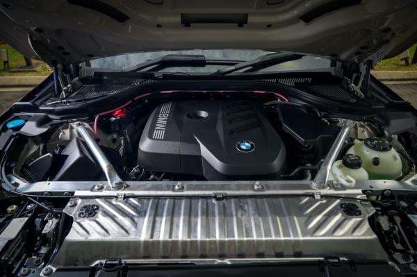 Keuangan Menipis, Mercedes-Benz Akan Gunakan Mesin BMW? Keuangan Menipis, Mercedes-Benz Akan Gunakan Mesin BMW?