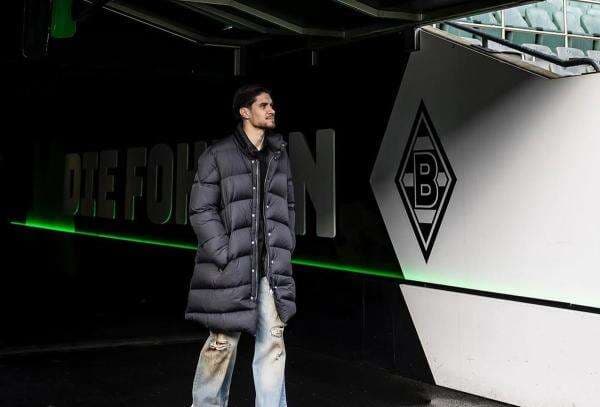 Respons Kocak Kevin Diks yang Sebut Timnas Indonesia Tak Punya DJ, Siap Bawa Speaker Sendiri! Respons Kocak Kevin Diks yang Sebut Timnas Indonesia Tak Punya DJ, Siap Bawa Speaker Sendiri!