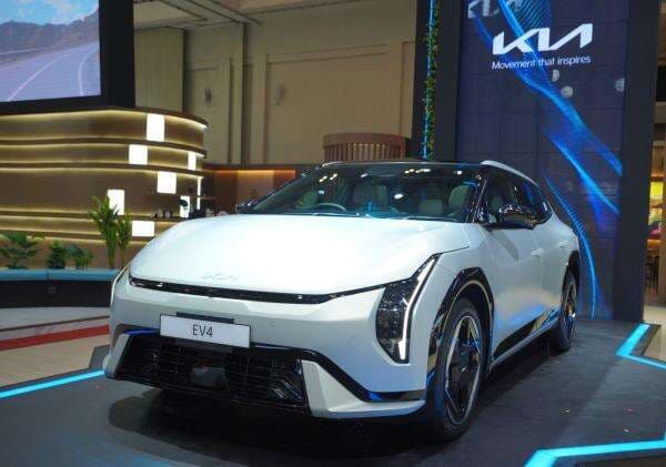 Kia EV4 Tampil Perdana di GIIAS 2025 Kia EV4 Tampil Perdana di GIIAS 2025
