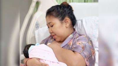 Kiky Saputri Terharu Pertama Kali Menyusui Baby Kayya, Ini Alasannya Kiky Saputri Terharu Pertama Kali Menyusui Baby Kayya, Ini Alasannya