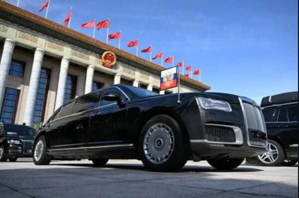 Kim Jong-un Mulai Gunakan Mobil Mewah Aurus Senat Pemberian Presiden Putin