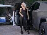 Kim Kardashian Ingin Sekali Bercumbu dengan Robot Tesla Kim Kardashian Ingin Sekali Bercumbu dengan Robot Tesla