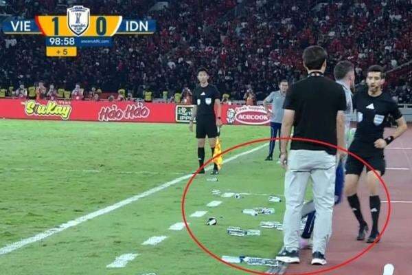 Kim Sang-sik Ungkap Taktik Rahasia Botol Air dan Handuk Ajaib di Final Piala AFF U-23 Kim Sang-sik Ungkap Taktik Rahasia Botol Air dan Handuk Ajaib di Final Piala AFF U-23