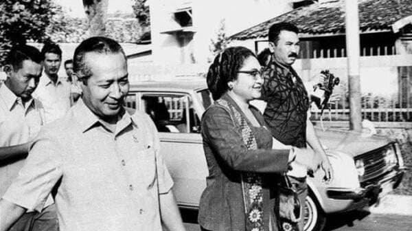 Kisah di Balik Pernikahan Soeharto dan Ibu Tien