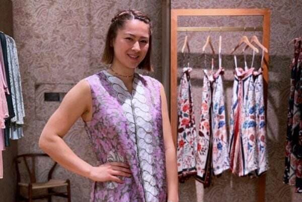 Kisah Gronya Somerville, si Pebulu Tangkis Cantik Australia yang Cinta dengan Keindahan Baju Batik Indonesia