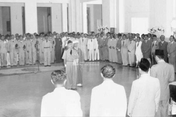 Kisah Jenderal Bambang Utoyo, KSAD Bertangan Satu yang Dilantik dengan Iringan Musik Damkar Kisah Jenderal Bambang Utoyo, KSAD Bertangan Satu yang Dilantik dengan Iringan Musik Damkar