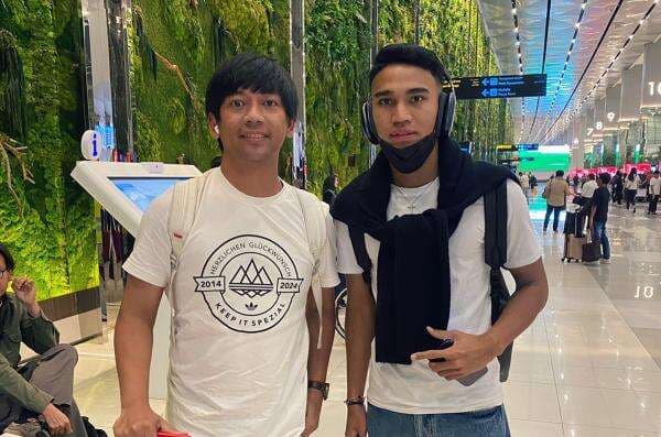 Kisah Kocak Marselino Ferdinan Diajak Foto Bareng di Bandara Malah Dikira Rizky Ridho! Kisah Kocak Marselino Ferdinan Diajak Foto Bareng di Bandara Malah Dikira Rizky Ridho!