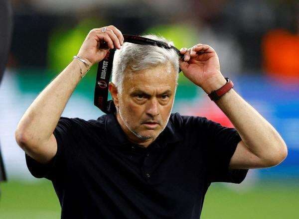 Kisah Kutukan Musim Ketiga Jose Mourinho Terbukti Masih Berlanjut Usai Resmi Dipecat AS Roma Kisah Kutukan Musim Ketiga Jose Mourinho Terbukti Masih Berlanjut Usai Resmi Dipecat AS Roma