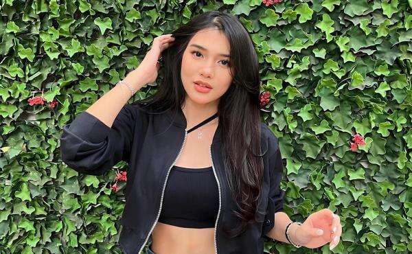 Kisah Mualaf Davina Karamoy, Tersentuh saat Baca Surah Ini Ketika Sakit Kisah Mualaf Davina Karamoy, Tersentuh saat Baca Surah Ini Ketika Sakit