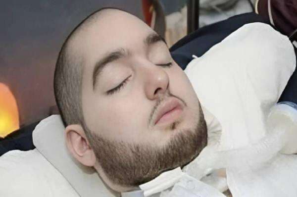 Kisah Pangeran Arab Saudi Koma 20 Tahun: Sleeping Prince Ultah Ke-36 tapi Tak Kunjung Bangun Kisah Pangeran Arab Saudi Koma 20 Tahun: Sleeping Prince Ultah Ke-36 tapi Tak Kunjung Bangun