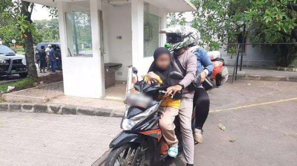 Kisah Pemudik Motor Bonceng 3 Bersama Keluarganya ke Sumedang Kisah Pemudik Motor Bonceng 3 Bersama Keluarganya ke Sumedang