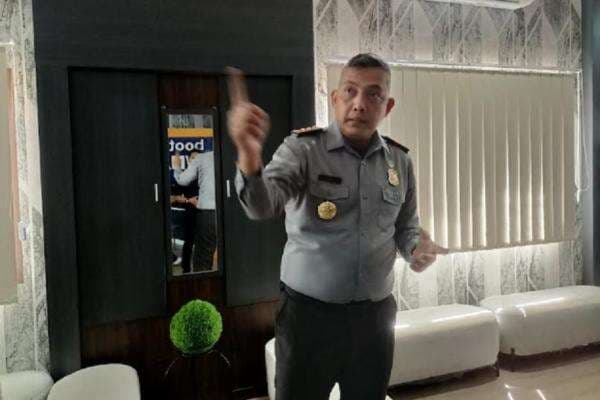 Kisah Penangkapan WNA Asal Malaysia yang Cinta Buta ke WNI, Bikin Imigrasi Sedih Kisah Penangkapan WNA Asal Malaysia yang Cinta Buta ke WNI, Bikin Imigrasi Sedih